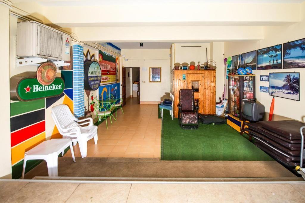 Oyo 343 Wanna Marine Hotel Patong Exterior photo