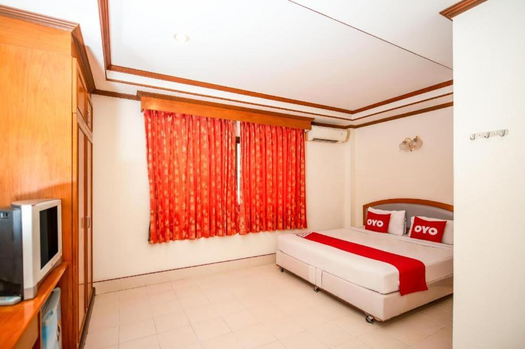 Oyo 343 Wanna Marine Hotel Patong Exterior photo
