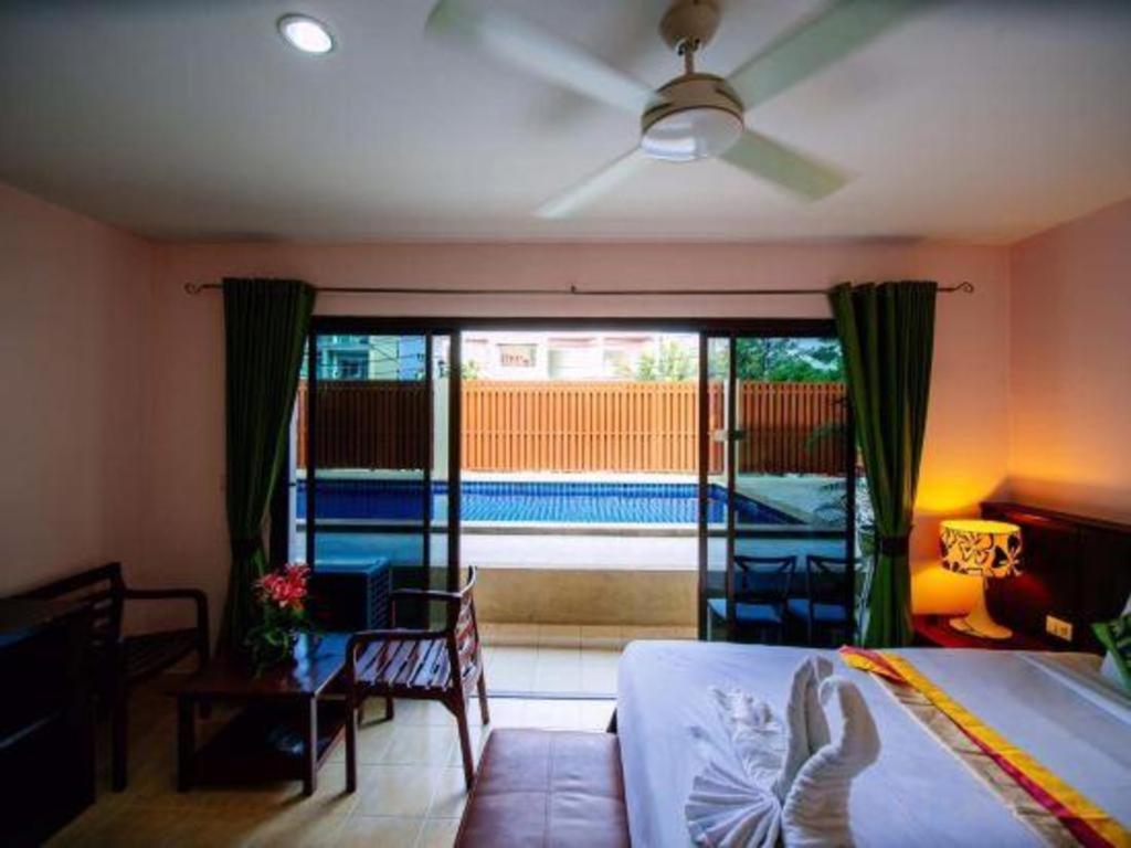 Oyo 343 Wanna Marine Hotel Patong Exterior photo