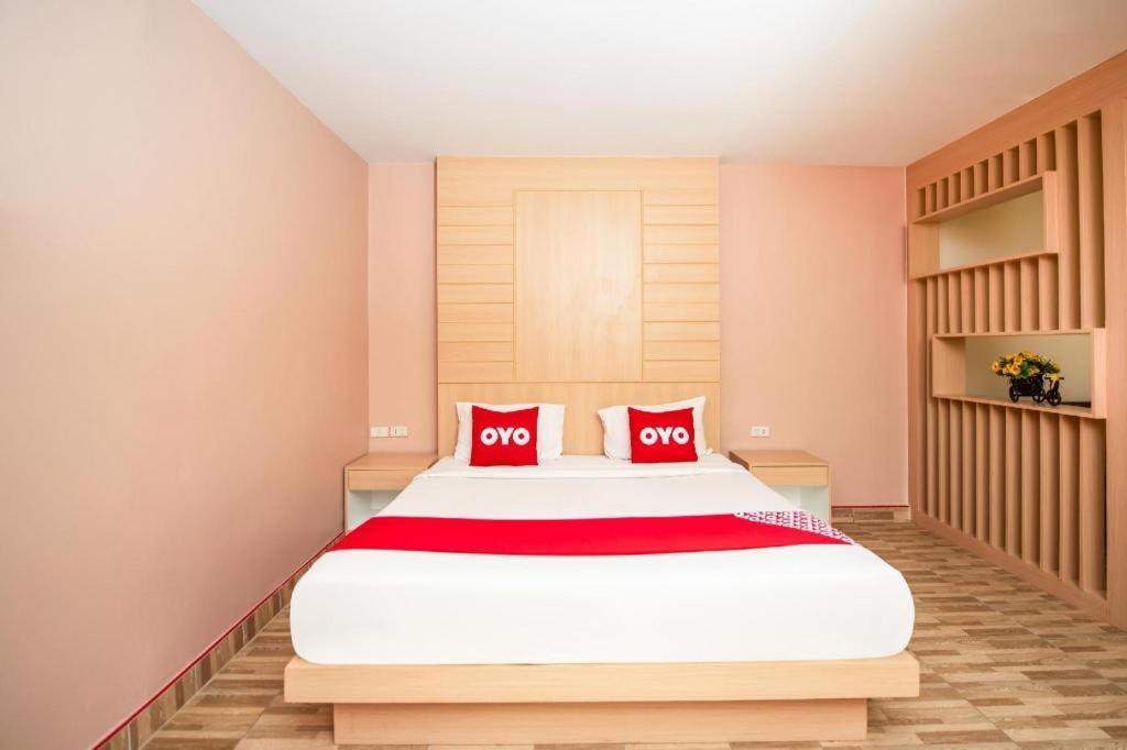Oyo 343 Wanna Marine Hotel Patong Exterior photo