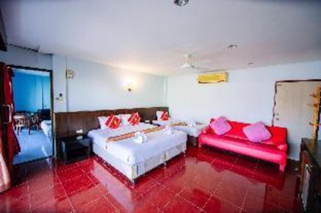 Oyo 343 Wanna Marine Hotel Patong Exterior photo