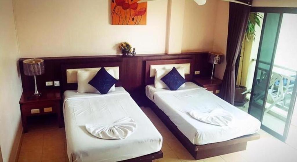 Oyo 343 Wanna Marine Hotel Patong Exterior photo